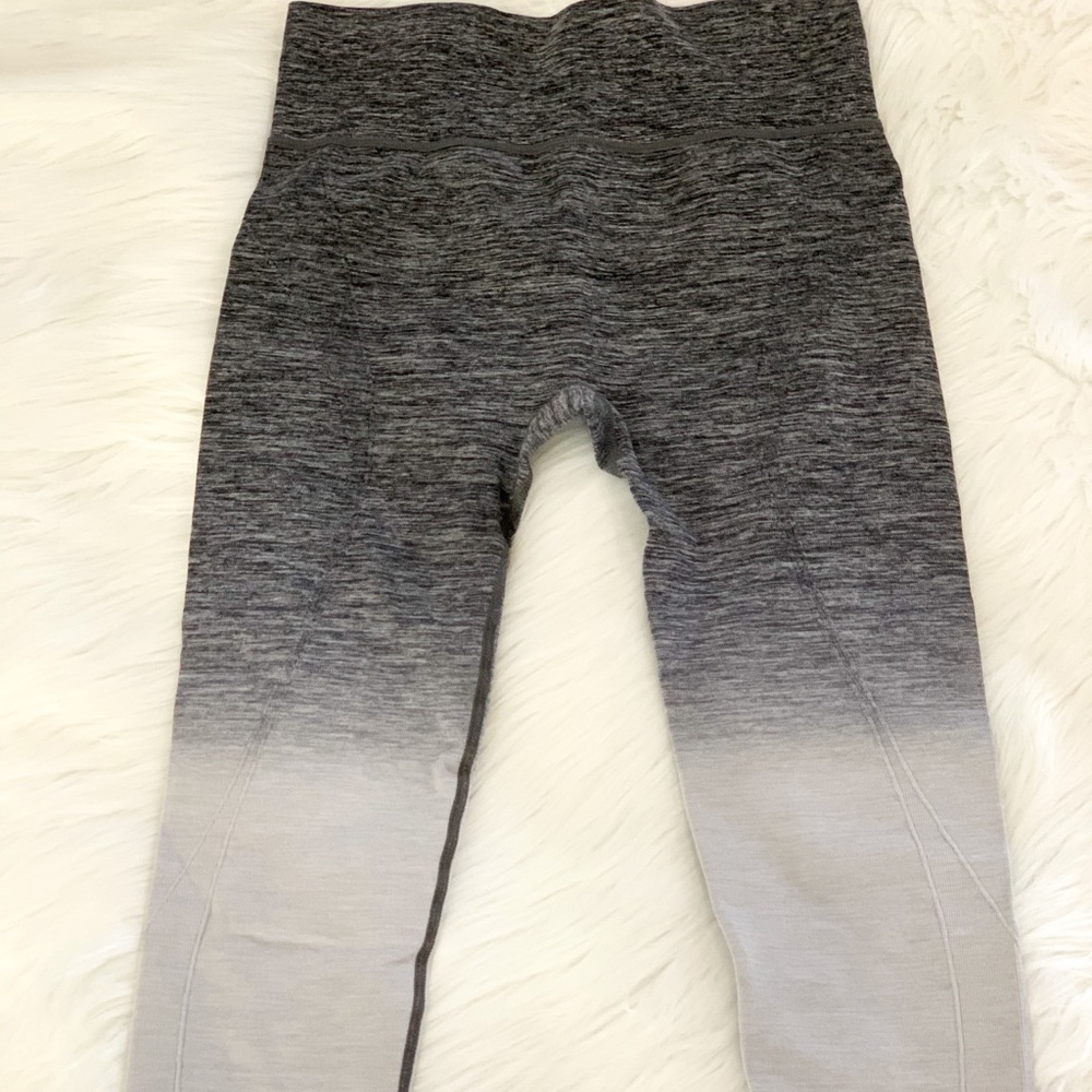 Black/Gray Ombré Seamless Capri Leggings